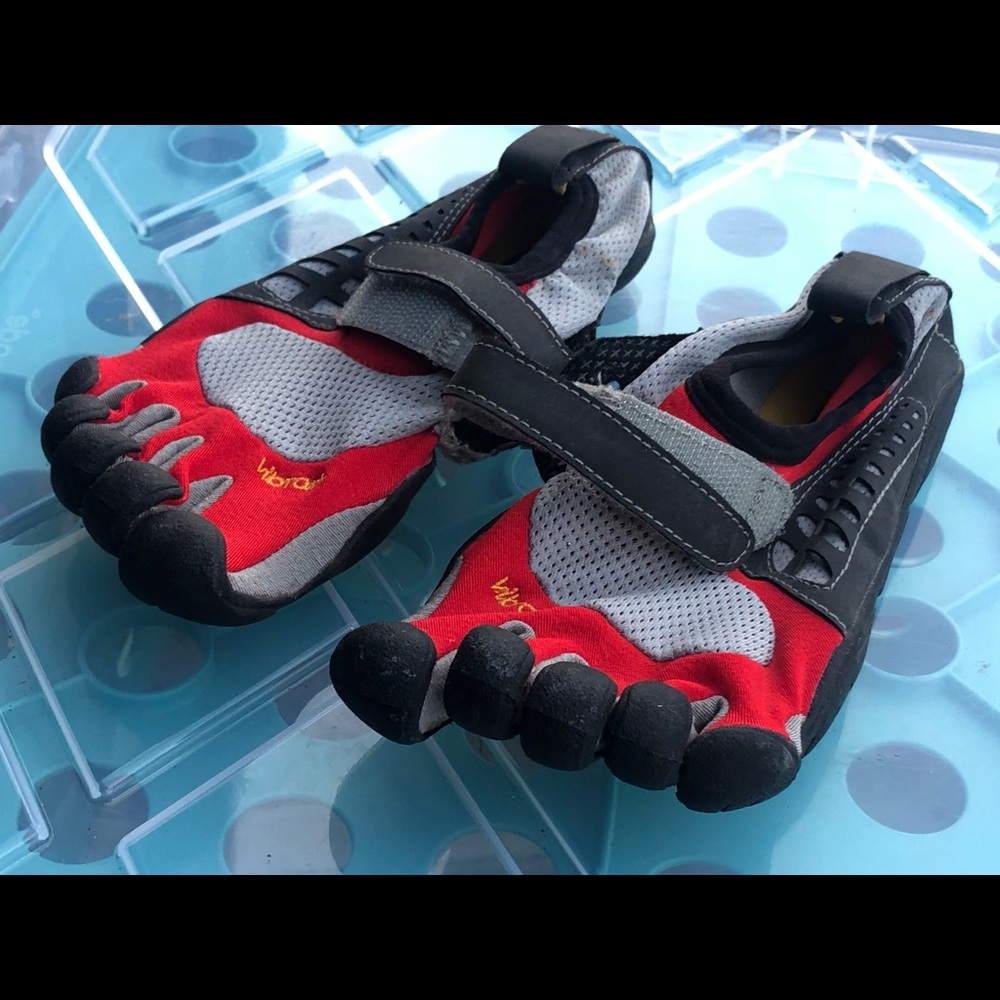 Vibram Boy’s Fivefinger Red/Gray Shoes Size US 1.5